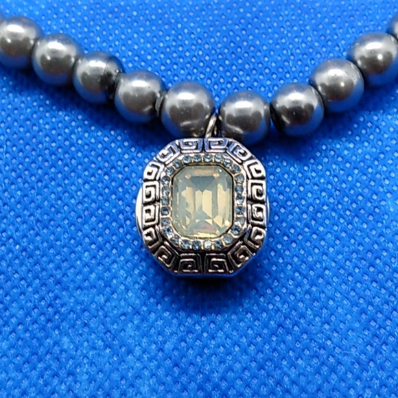 18 inch Gray snap button necklace with 3 buttons - Picture 3 of 4